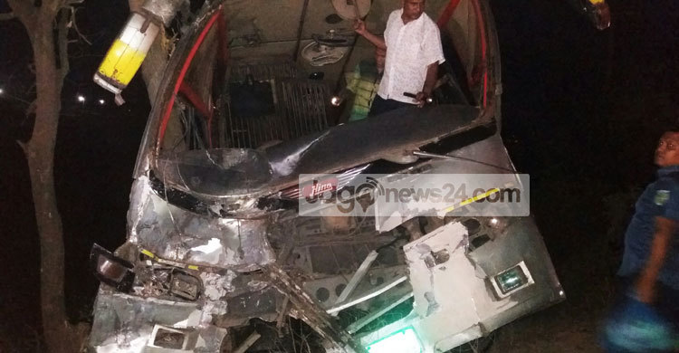 সাতকানিয়ায় সড়ক দুর্ঘটনায় আহত ২০