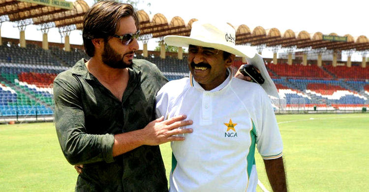 আফ্রিদির উপর এখনো রেগে আছেন মিয়াঁদাদ