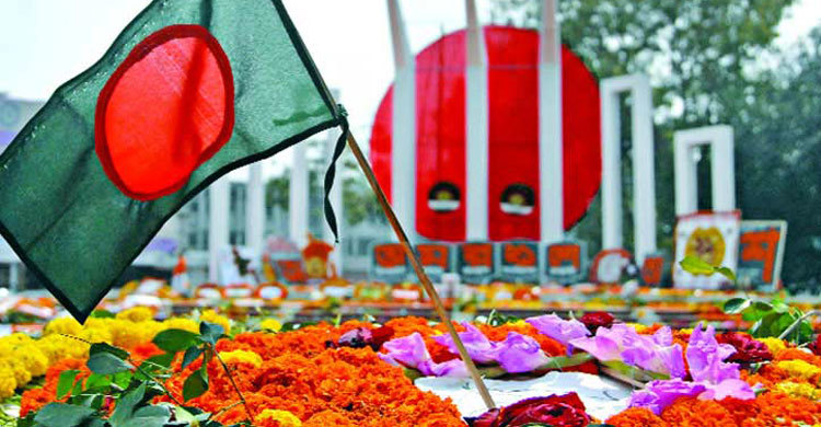 ফুলে ফুলে ভরেছে বেদী