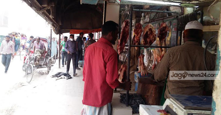 যাত্রী ছাউনিতে মাংসের দোকান 