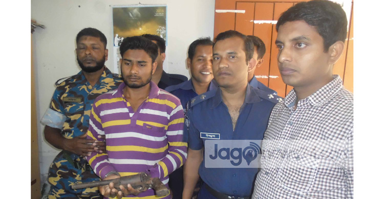 ঝিনাইদহে অস্ত্রসহ শিবির সভাপতি আটক