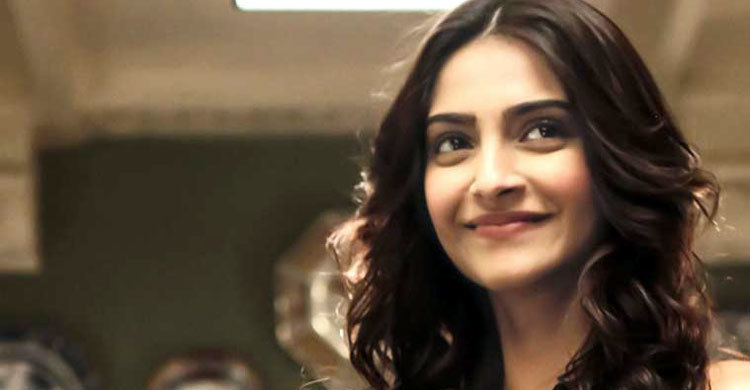 পাকিস্তানে নিষিদ্ধ সোনম কাপুরের নিরজা