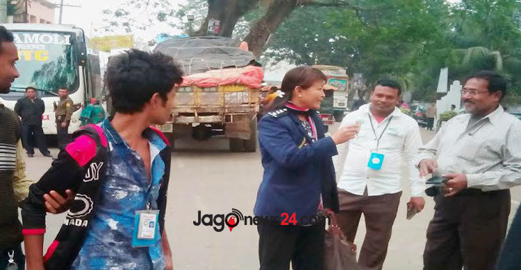 বেনাপোল চেকপোস্টে ধূমপান করলেই জরিমানা