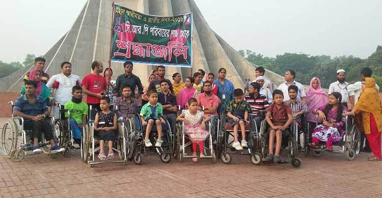 হুইলচেয়ার আর ক্রাচে ভর করেই স্মৃতিসৌধে