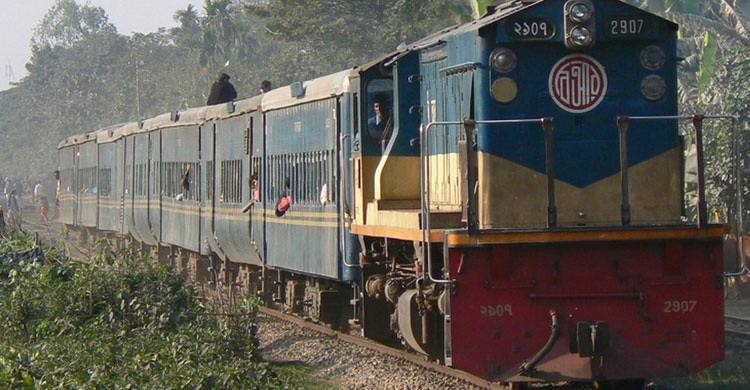 সিরাজগঞ্জে সুন্দরবন এক্সপ্রেসে আগুন