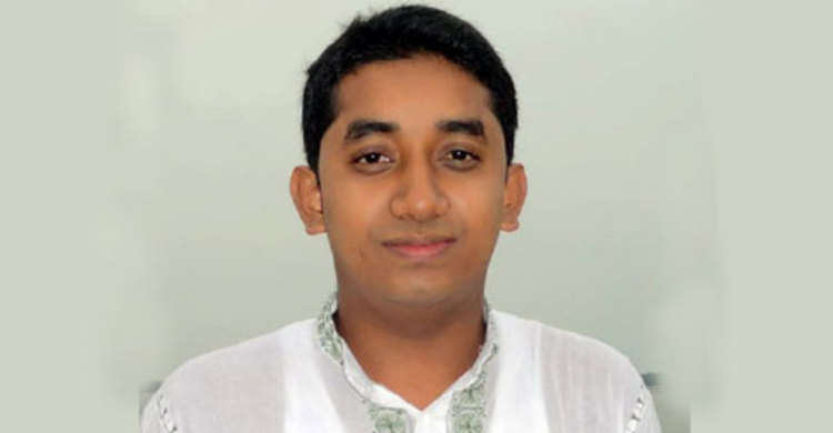 ইচ্ছে হলেই পরীক্ষা কেন্দ্রে প্রবেশ করেন তিনি