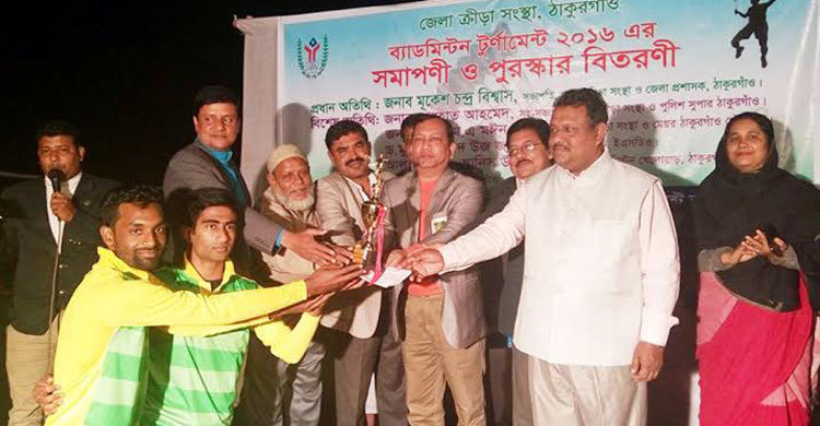 ঠাকুরগাঁওয়ে ব্যাডমিন্টন টুর্নামেন্টের ফাইনাল অনুষ্ঠিত