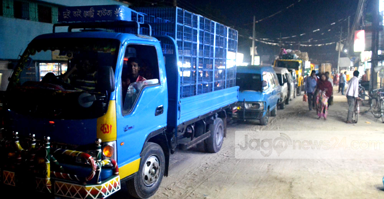 ঠাকুরগাঁওয়ে মোটর শ্রমিককে মারধর : বাস চলাচল বন্ধ