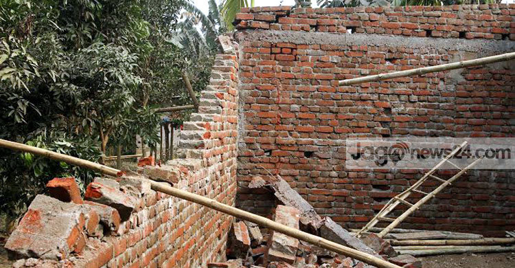 ঠাকুরগাঁওয়ে এক বাড়িতে সাবেক ছাত্রলীগ নেতার হামলা