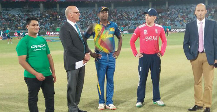 টস হেরে ব্যাট করতে নেমেই বিপদে ইংল্যান্ড