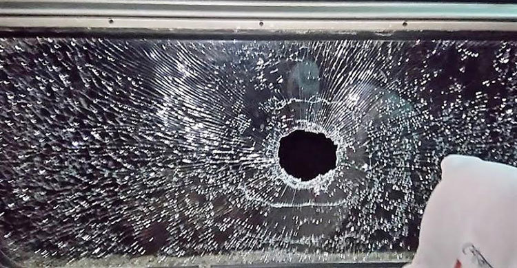 চলন্ত ট্রেনে আবারো পাথর নিক্ষেপ : যাত্রী আহত