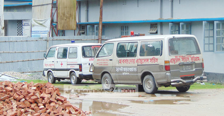 সরকারি অ্যাম্বুলেন্স বিকল : চলছে প্রাইভেটের রমরমা ব্যবসা