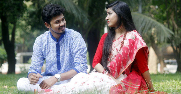 যেভাবে বোঝাবেন আপনি তাকে ভালোবাসেন