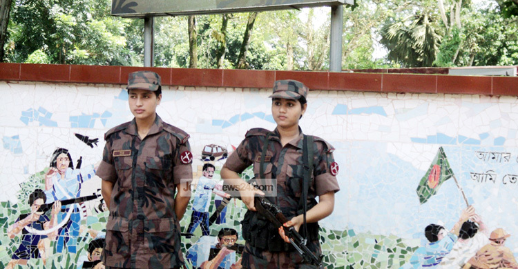 সীমান্তে বিজিবির নারী সৈনিকদের টহল শুরু