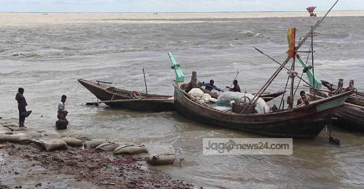 ভোলায় ইলিশের আকাল : জেলেদের মানবেতর জীবনযাপন