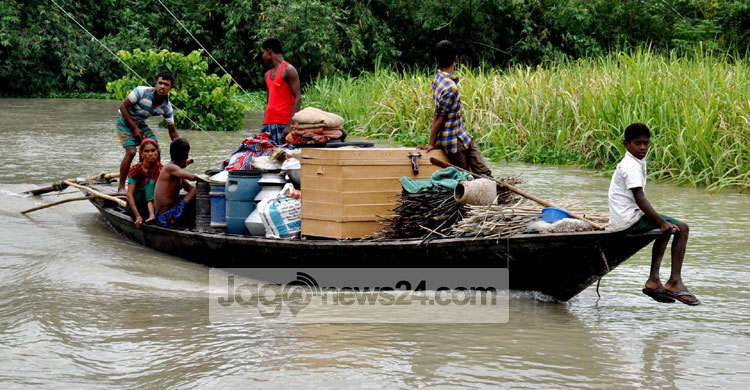 বিশুদ্ধ জলের খোঁজে ‘জীবনযুদ্ধ’ 