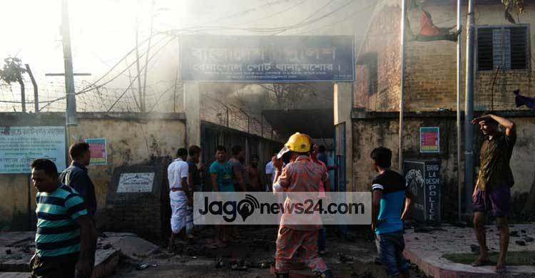 ৫ ঘণ্টা পর বেনাপোল বন্দরের আগুন নিয়ন্ত্রণে