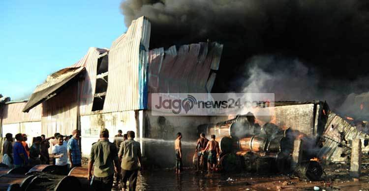 বেনাপোল বন্দরে আগুন : ৩ সদস্যের তদন্ত কমিটি