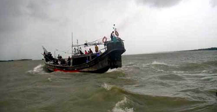 বঙ্গোপসাগরে দুটি ট্রলারসহ ১৬ জেলে নিখোঁজ