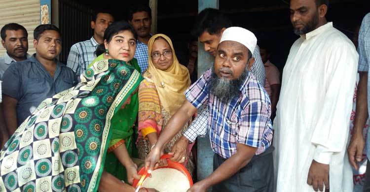 বাসাইলে ১০ টাকা কেজি চাল বিক্রি