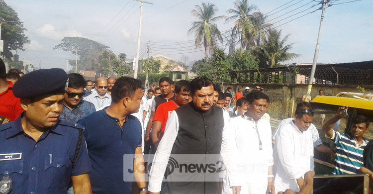 বেনাপোলে পুড়ে যাওয়া শেড পরিদর্শন করলেন নৌমন্ত্রী