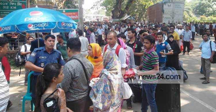 টিকিট সঙ্কটে শত শত যাত্রী