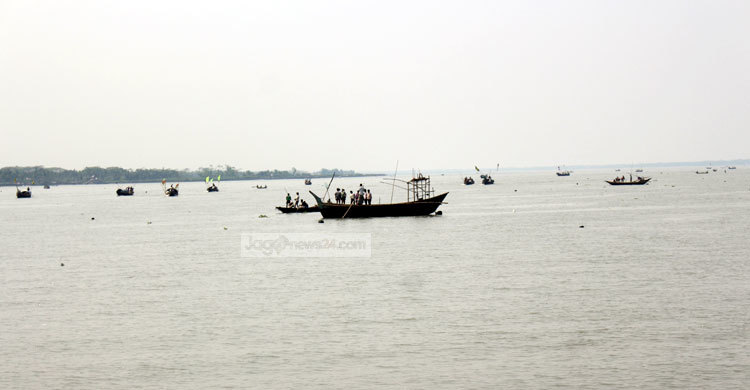 মনপুরায় ট্রলারসহ তিন জেলে অপহৃত : মুক্তিপণ দাবি