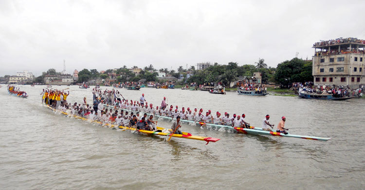 তিতাস নদীতে নৌকাবাইচ ৬ সেপ্টেম্বর
