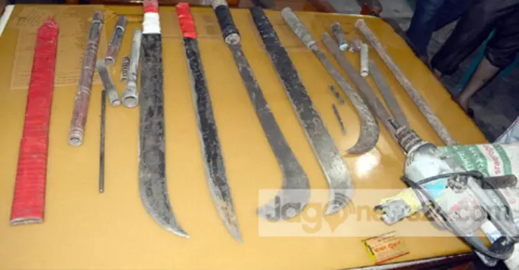 বরিশালে দেশীয় অস্ত্র উদ্ধার