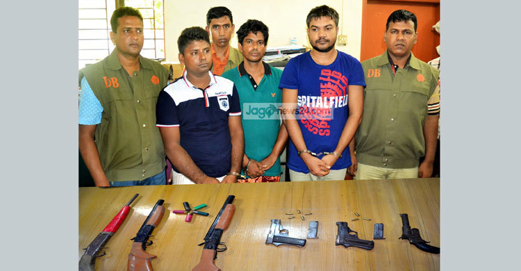 কুমিল্লায় অস্ত্রসহ গ্রেফতার ৩
