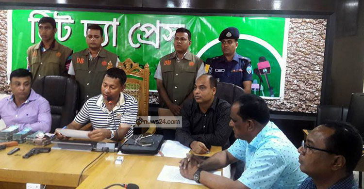 কুমিল্লায় লুট হওয়া টাকাসহ গ্রেফতার ৭ 