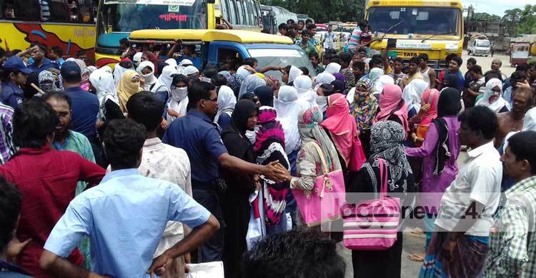 চান্দিনায় ছাত্রীদের বিক্ষোভে হামলা : আহত ২০