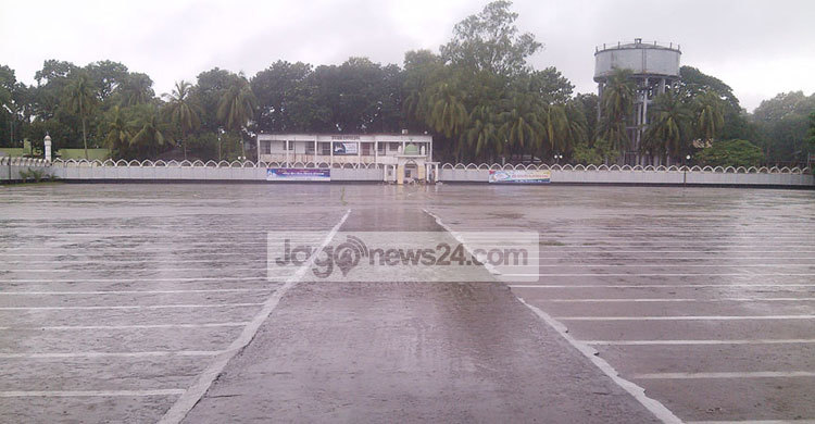 বৃষ্টি থেকে রক্ষার ব্যবস্থা নেই কুমিল্লার প্রধান ঈদগাহে