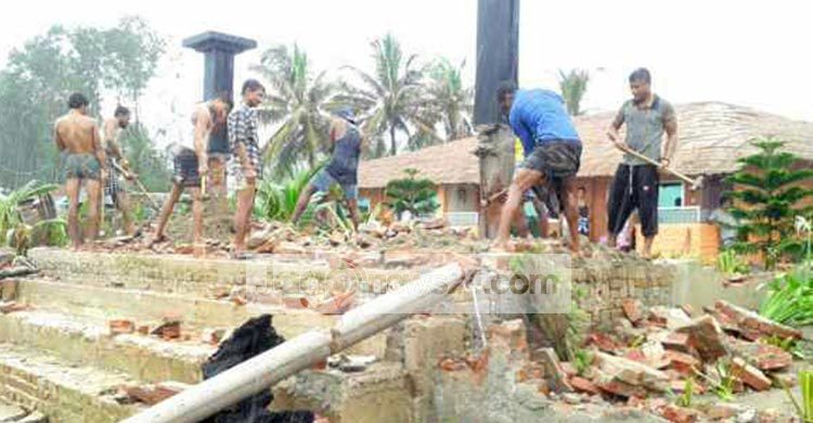 কলাতলীতে অবৈধ স্থাপনা উচ্ছেদ 