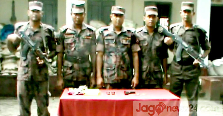 হিলি সীমান্তে পিস্তল গুলি ম্যাগাজিন উদ্ধার