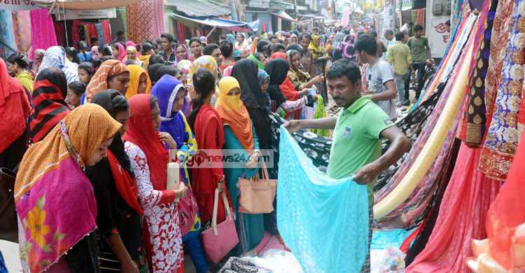 জমে উঠেছে বউ বাজারের কেনাকাটা 