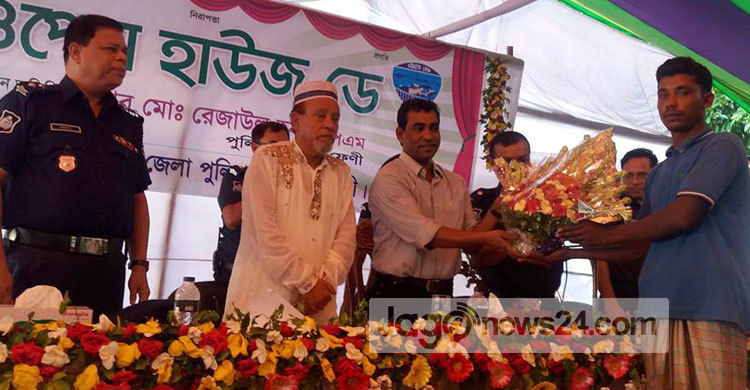 কুড়িয়ে পাওয়া ৪০ হাজার টাকা পুলিশে দিলেন রিকশাচালক