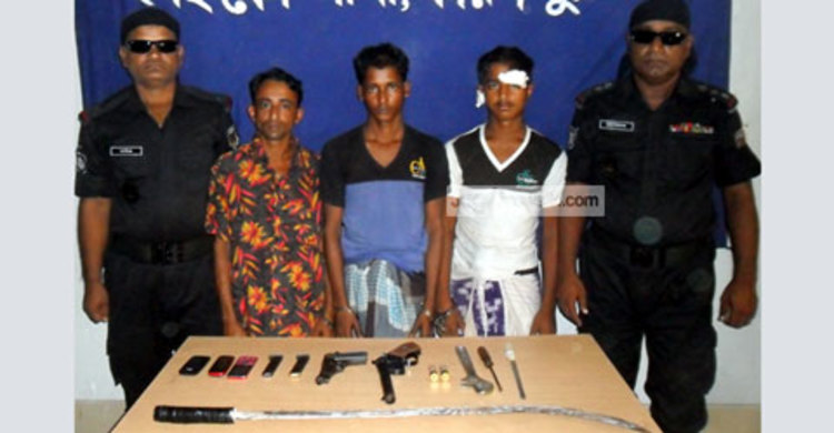 ফরিদপুরে আগ্নেয়াস্ত্রসহ তিন ডাকাত গ্রেফতার
