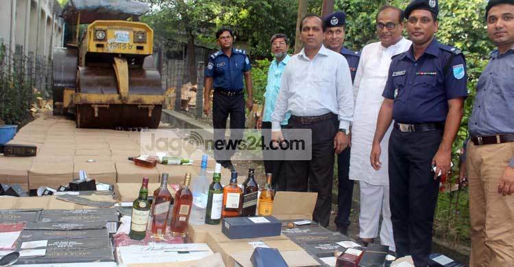 না.গঞ্জে আড়াই কোটি টাকার মদ ধ্বংস