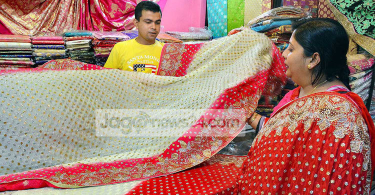 গাইবান্ধায় জমে উঠেছে ঈদের কেনাকাটা