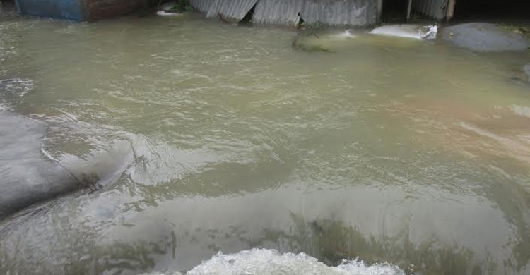 গাইবান্ধায় বাঁধ ভেঙে সাতটি গ্রাম প্লাবিত