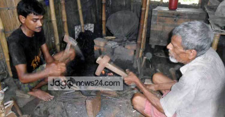 ব্যস্ত সময় পার করছে কামাররা