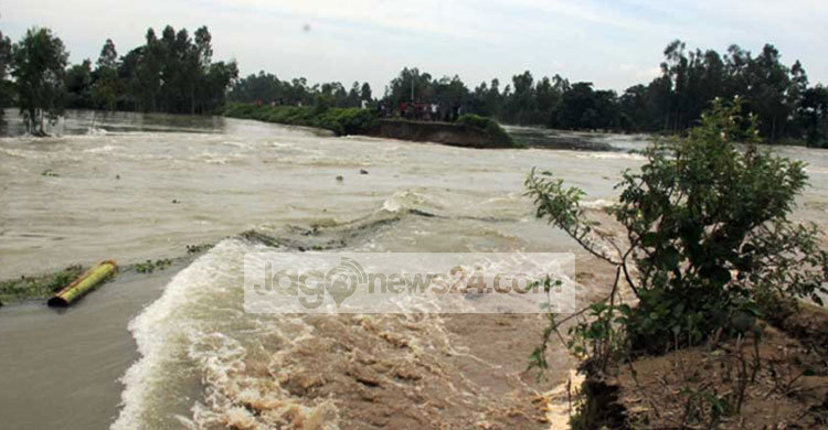 গাইবান্ধায় পৌনে ৪ লাখ মানুষ যুদ্ধ করছে পানির সঙ্গে 