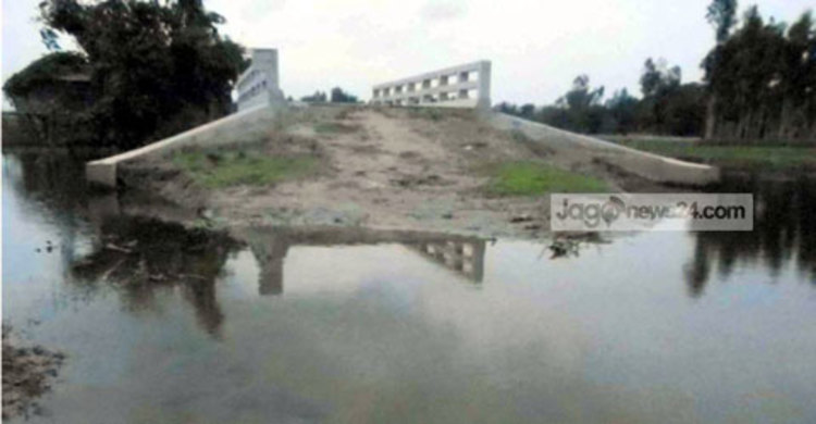 ব্রিজ আছে রাস্তা নেই 