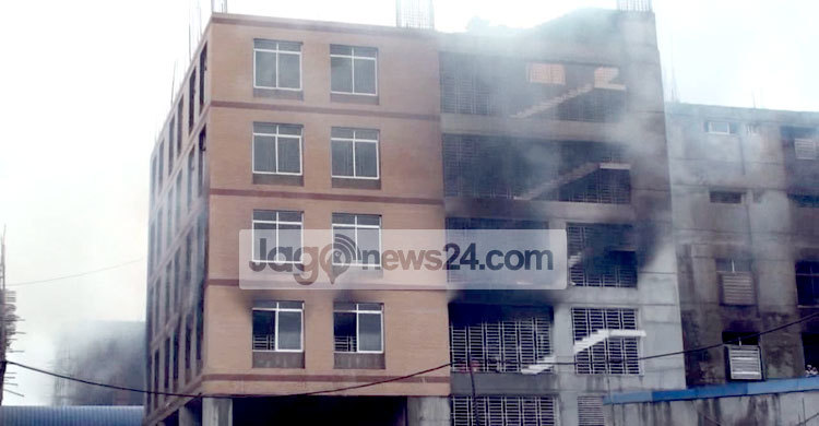 ১২ ঘণ্টা পর ট্রপিক্যাল নিটিং কারখানার আগুন নিয়ন্ত্রণে