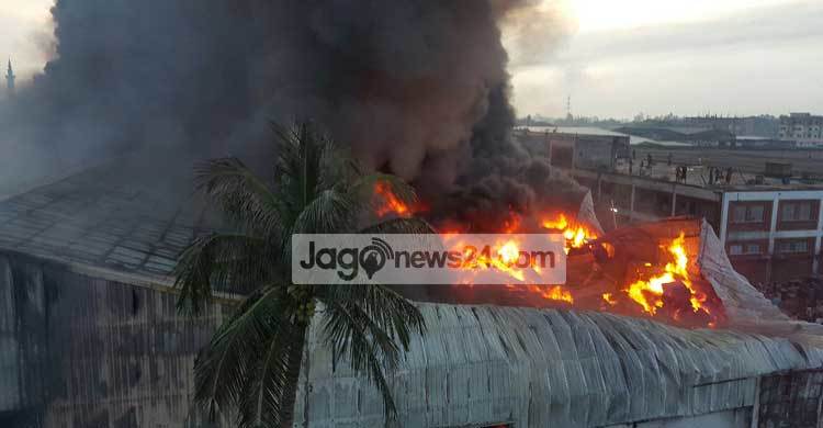 গাজীপুরে যমুনা স্পিনিং কারখানায় আগুন