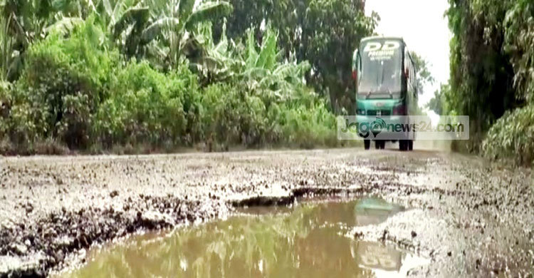 কুষ্টিয়া-ঝিনাইদহ মহাসড়ক যেন মরণ ফাঁদ 