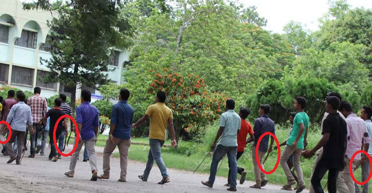 ইবিতে ছাত্রলীগের অস্ত্রের মহড়া