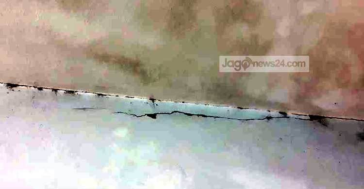 পাইলিংয়ের শুরুতে অসংখ্য বাড়িতে ফাটল : এলাকায় আতঙ্ক