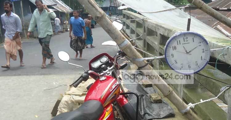 টেম্পু চলাচলে ব্যবহার হচ্ছে দেয়াল ঘড়ি